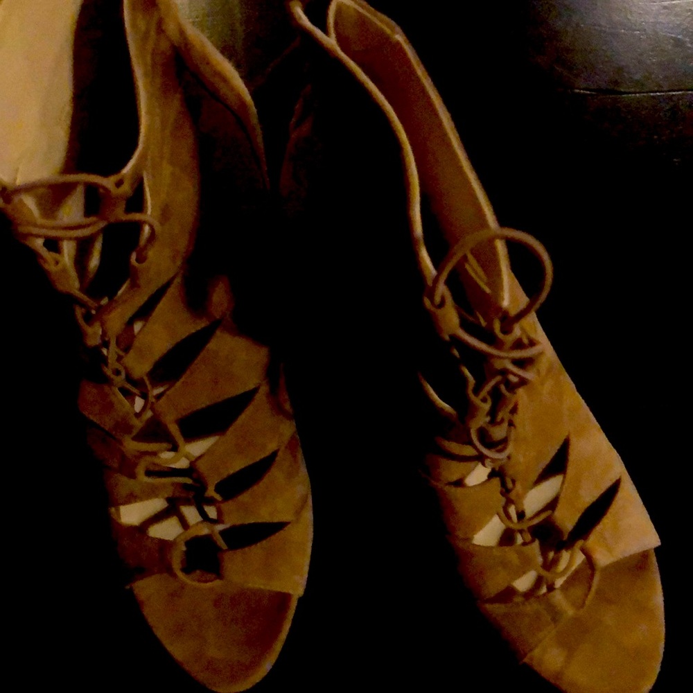 Kenneth Cole sued high heels 👠 size 10